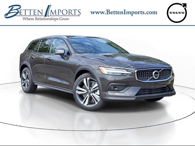 2024 Volvo V60 Cross Country Plus