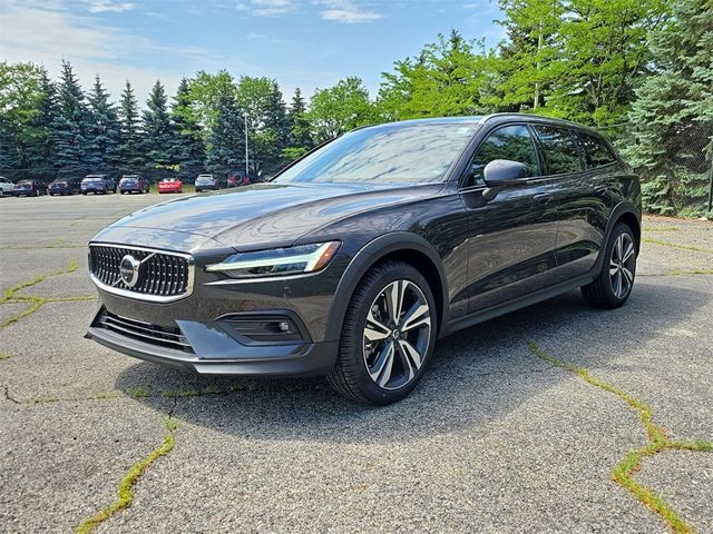 2024 Volvo V60 Cross Country Plus