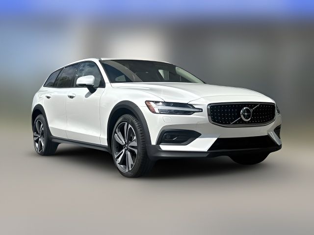 2024 Volvo V60 Cross Country Plus