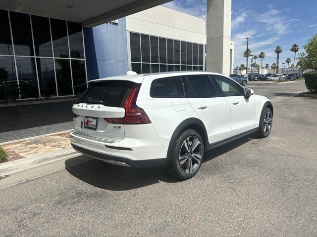 2024 Volvo V60 Cross Country Plus