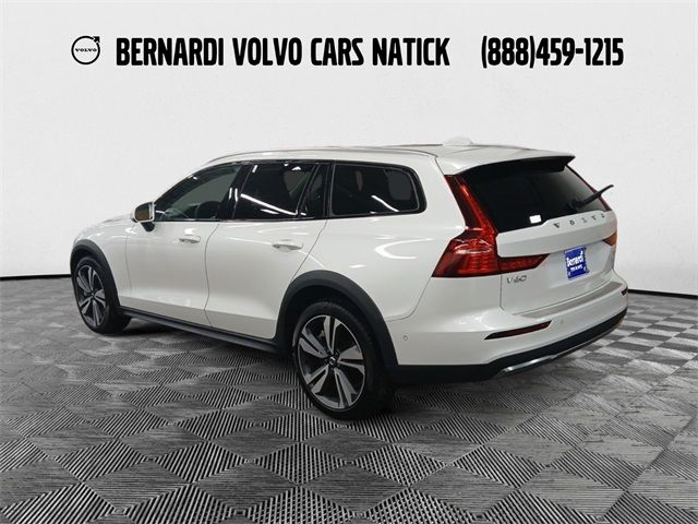 2024 Volvo V60 Cross Country Plus