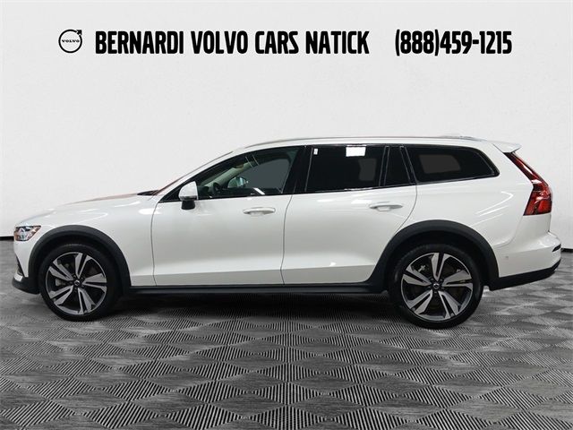 2024 Volvo V60 Cross Country Plus