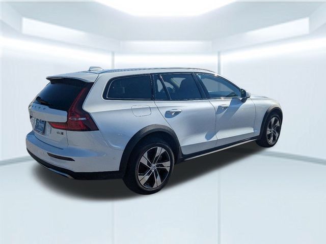 2024 Volvo V60 Cross Country Plus