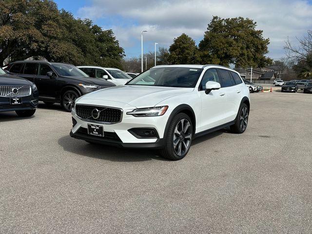 2024 Volvo V60 Cross Country Plus