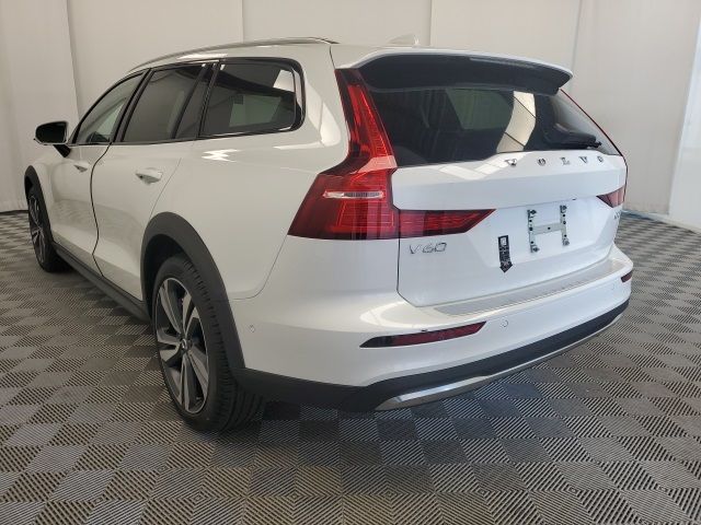 2024 Volvo V60 Cross Country Plus