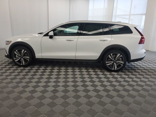 2024 Volvo V60 Cross Country Plus