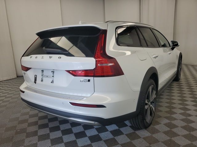 2024 Volvo V60 Cross Country Plus