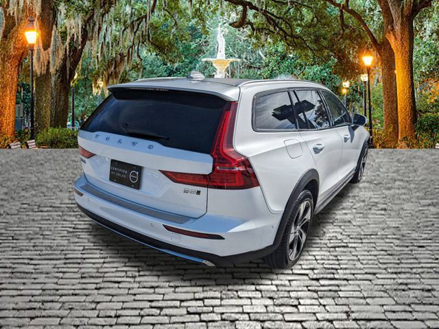 2024 Volvo V60 Cross Country Plus