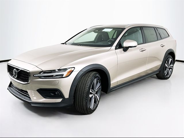 2024 Volvo V60 Cross Country Plus