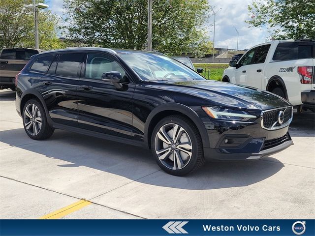 2024 Volvo V60 Cross Country Plus