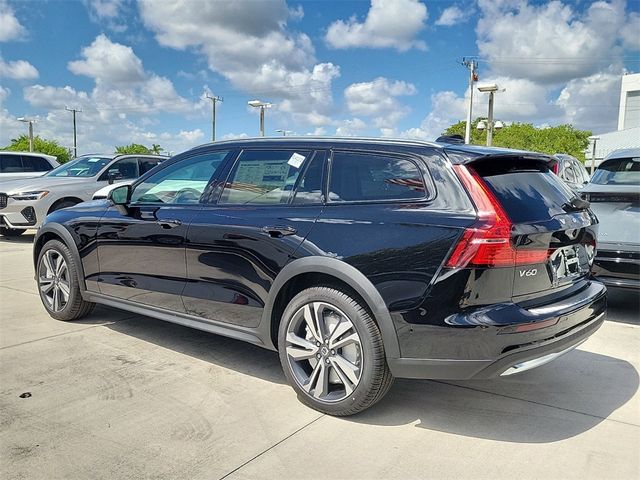 2024 Volvo V60 Cross Country Plus