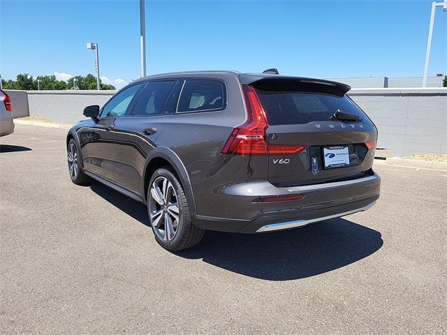 2024 Volvo V60 Cross Country Plus