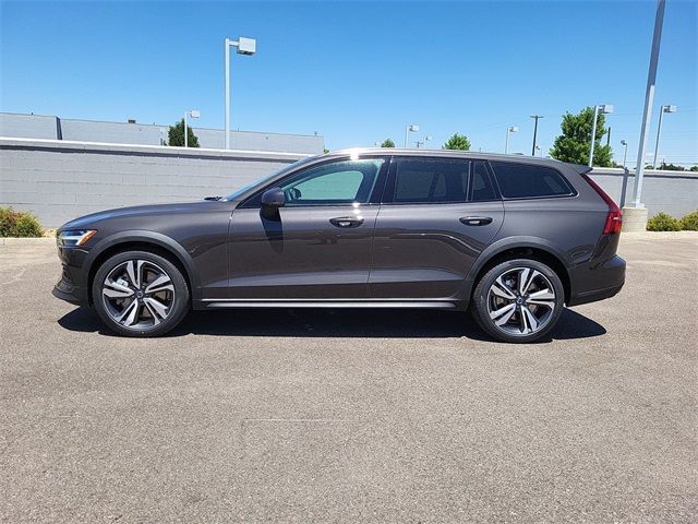 2024 Volvo V60 Cross Country Plus