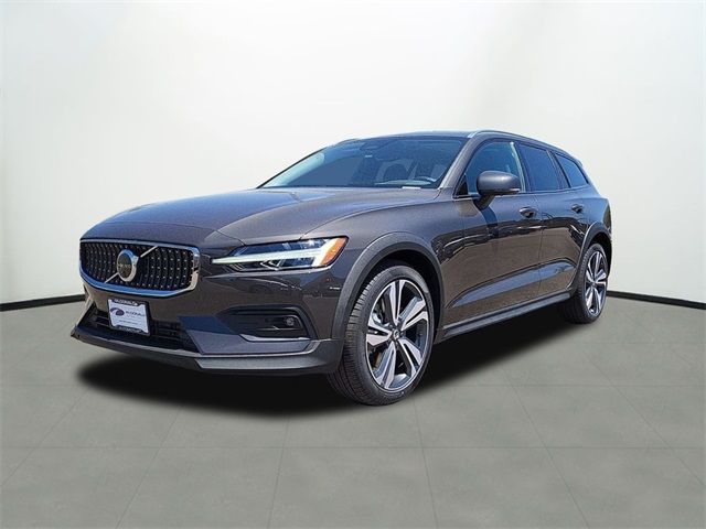 2024 Volvo V60 Cross Country Plus