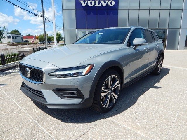 2024 Volvo V60 Cross Country Plus