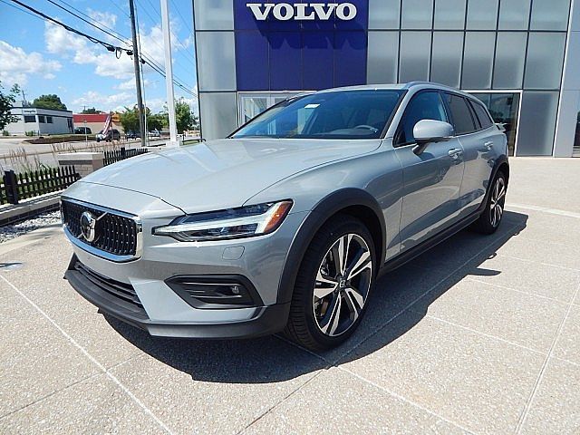 2024 Volvo V60 Cross Country Plus