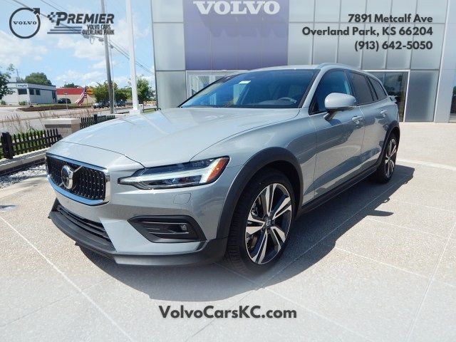 2024 Volvo V60 Cross Country Plus