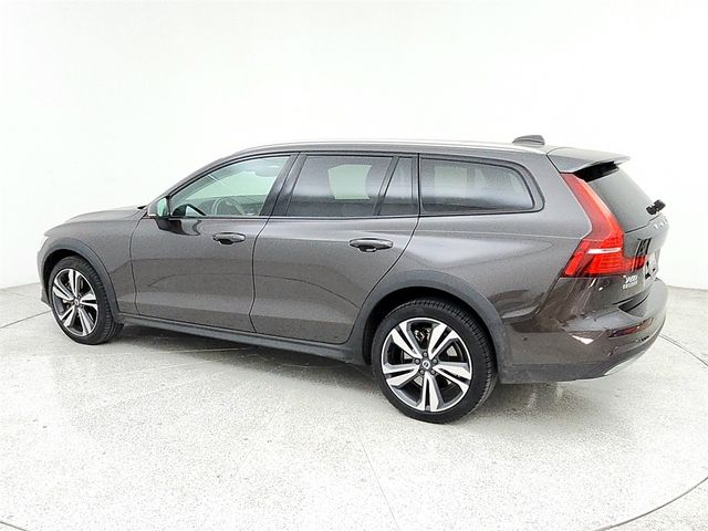 2024 Volvo V60 Cross Country Plus