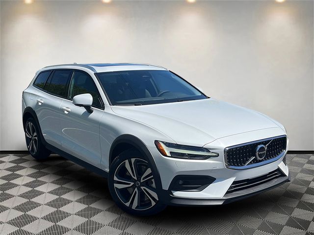 2024 Volvo V60 Cross Country Plus