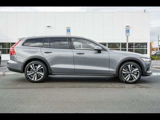 2024 Volvo V60 Cross Country Plus