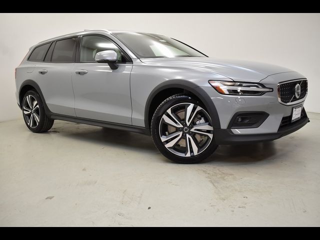 2024 Volvo V60 Cross Country Plus