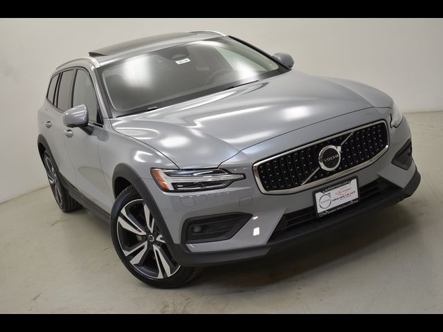 2024 Volvo V60 Cross Country Plus