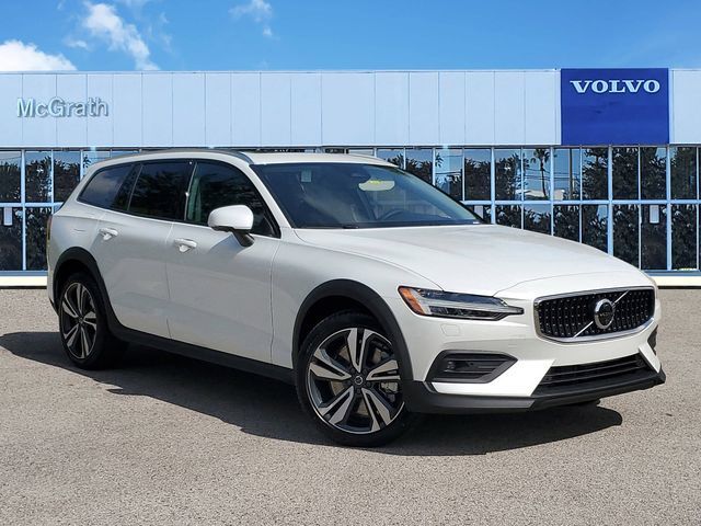 2024 Volvo V60 Cross Country Plus