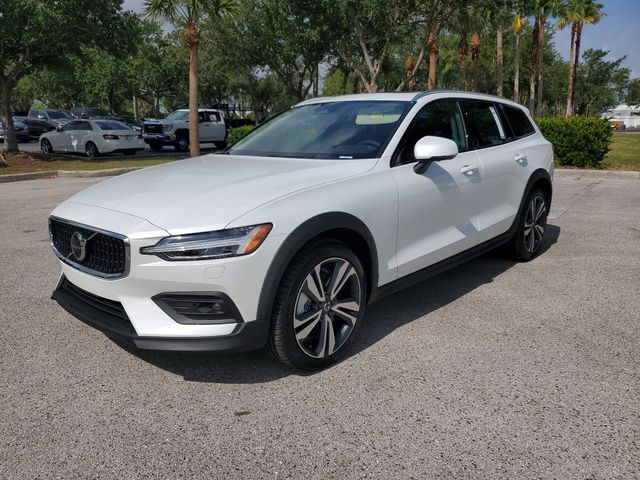 2024 Volvo V60 Cross Country Plus