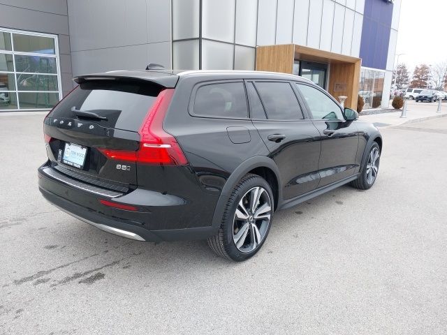 2024 Volvo V60 Cross Country Plus