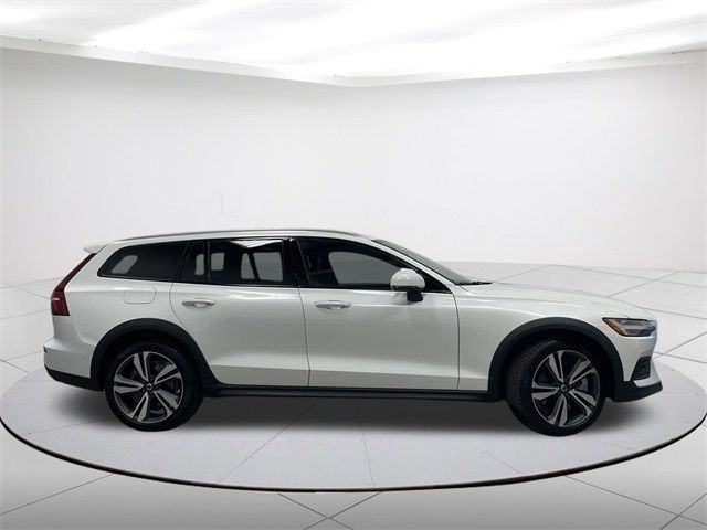 2024 Volvo V60 Cross Country Plus