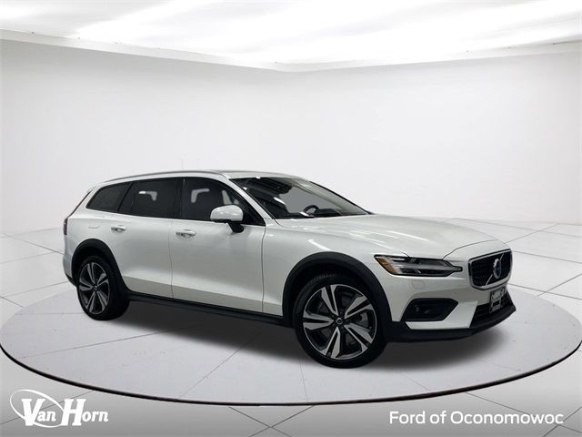 2024 Volvo V60 Cross Country Plus