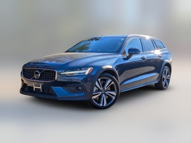 2024 Volvo V60 Cross Country Plus