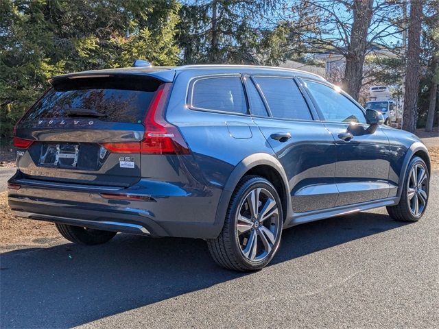 2024 Volvo V60 Cross Country Plus