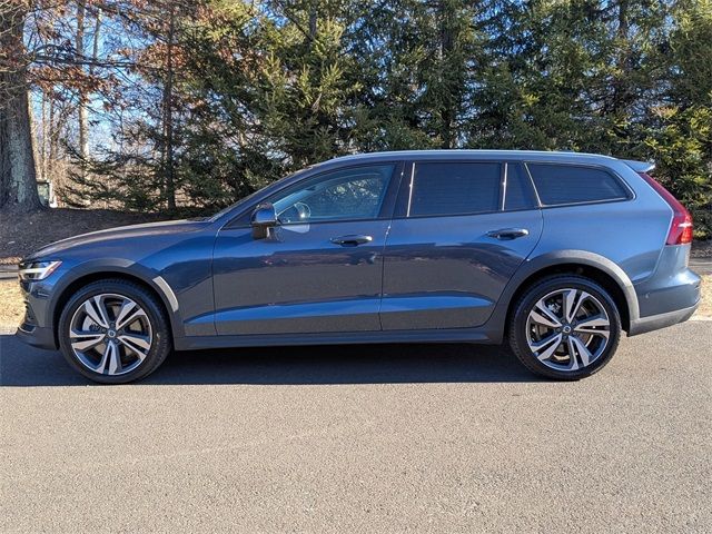 2024 Volvo V60 Cross Country Plus