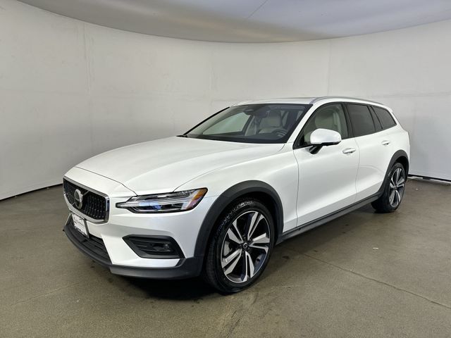 2024 Volvo V60 Cross Country Plus