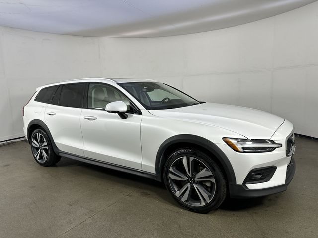 2024 Volvo V60 Cross Country Plus