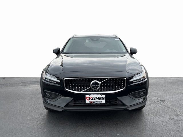 2024 Volvo V60 Cross Country Plus