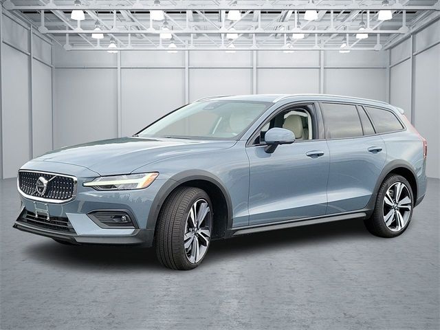 2024 Volvo V60 Cross Country Plus