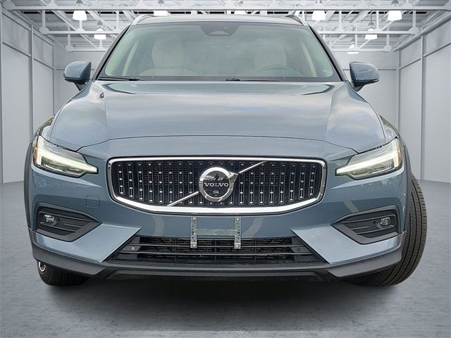 2024 Volvo V60 Cross Country Plus