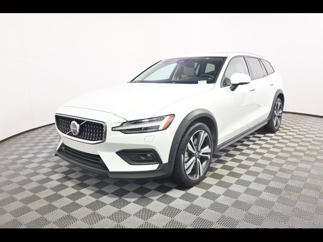 2024 Volvo V60 Cross Country Plus