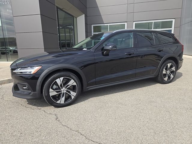 2024 Volvo V60 Cross Country Plus
