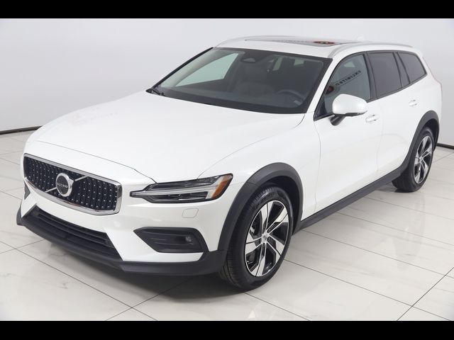 2024 Volvo V60 Cross Country Plus