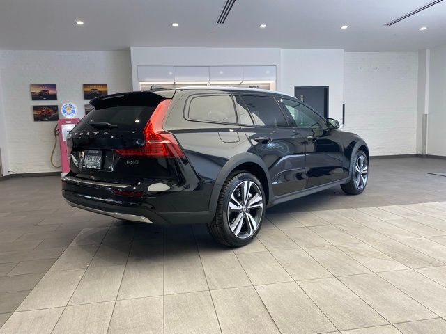 2024 Volvo V60 Cross Country Plus