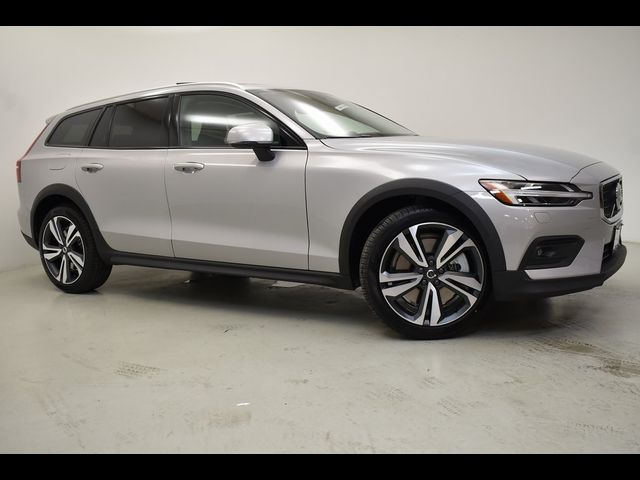 2024 Volvo V60 Cross Country Plus