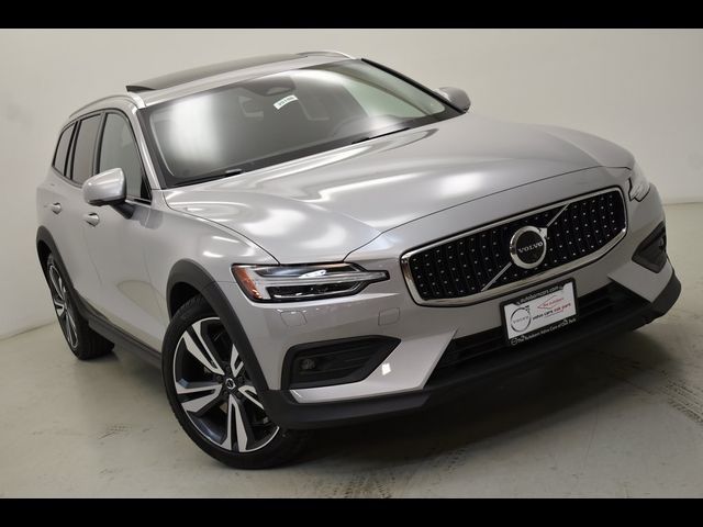 2024 Volvo V60 Cross Country Plus