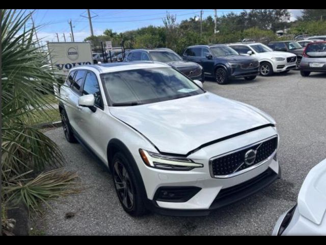 2024 Volvo V60 Cross Country Plus