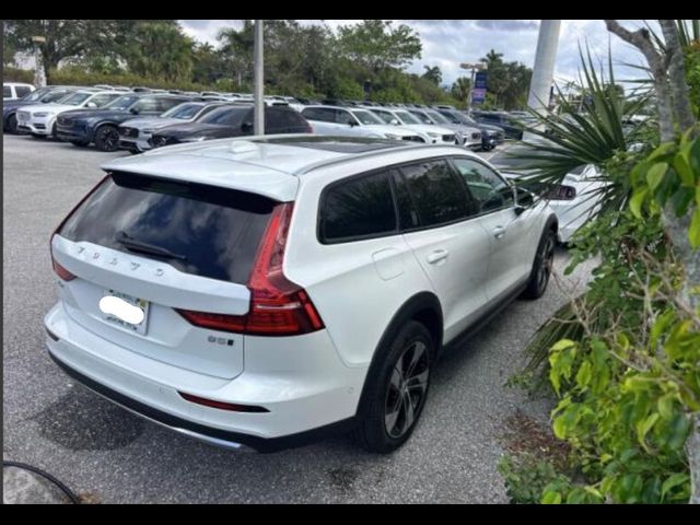 2024 Volvo V60 Cross Country Plus
