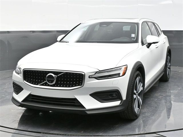 2024 Volvo V60 Cross Country Plus