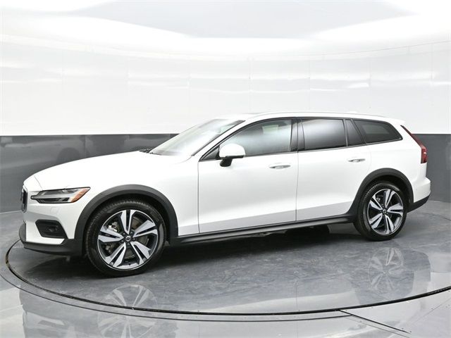 2024 Volvo V60 Cross Country Plus