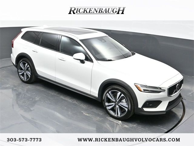 2024 Volvo V60 Cross Country Plus